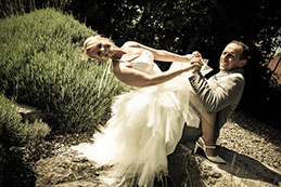 MAIEE DECALEE SUR LES GENOUX DE SERGE