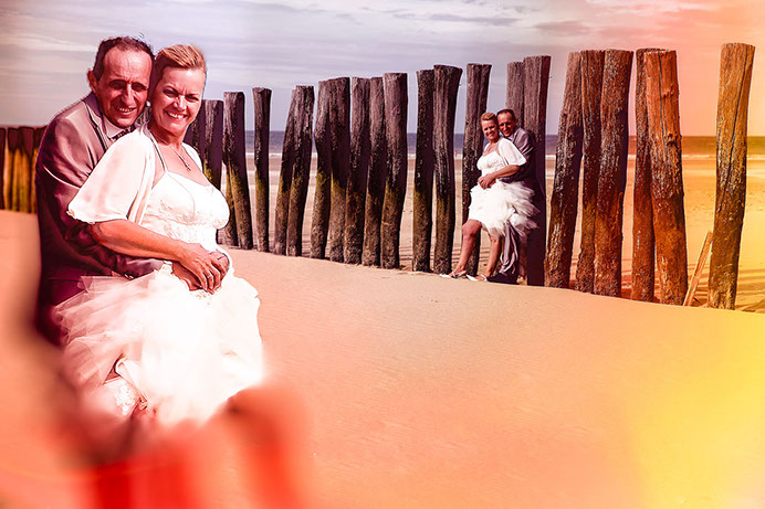 MONTAGE AVEC DEUX IMAGES D'UN COUPLE SUR LA PLAGE FACE AUX PIEUX DE LA PLAGE DE BLERIOT